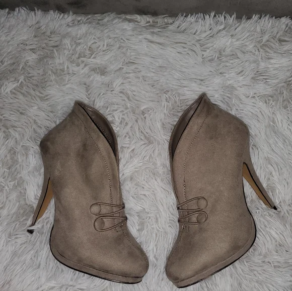 booties - Picture 2 of 2